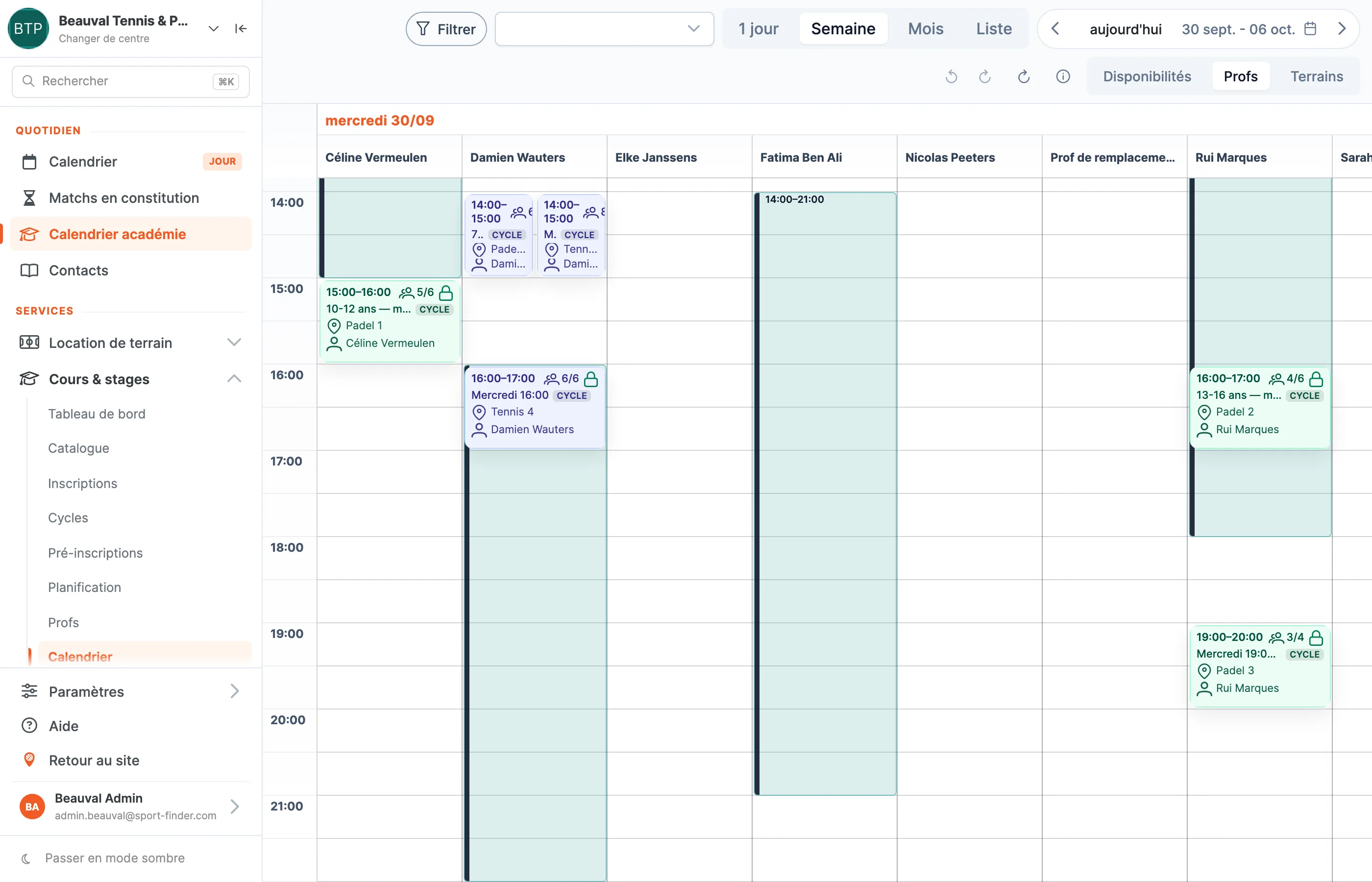 Le calendrier académie de SportFinder en vue Profs : une colonne par prof, les bandes de disponibilité déclarées et les cartes des cours attendus